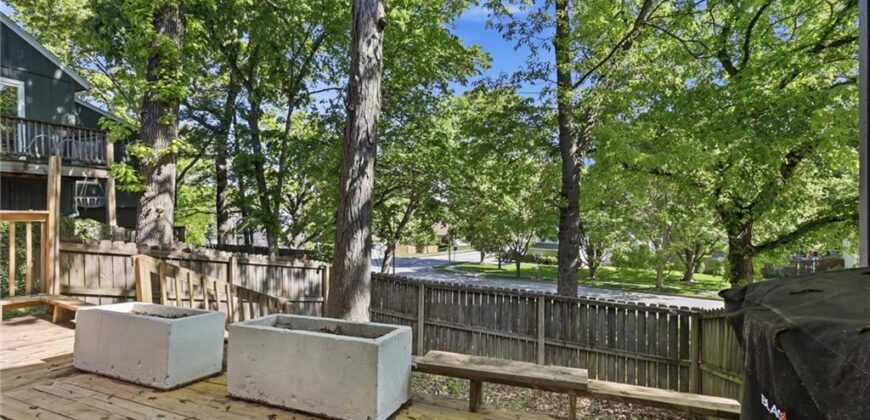 1032 NW 70TH Court, Kansas City, MO 64118