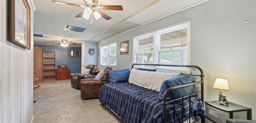 409 5th Street, Weston, MO 64098