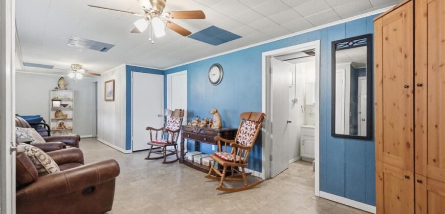 409 5th Street, Weston, MO 64098