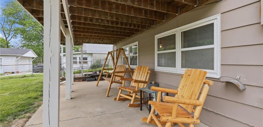 409 5th Street, Weston, MO 64098