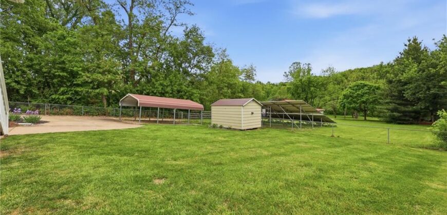 409 5th Street, Weston, MO 64098