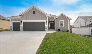 621 E 13th Street, Kearney, MO 64060