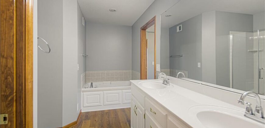 10023 N Willow Avenue, Kansas City, MO 64157