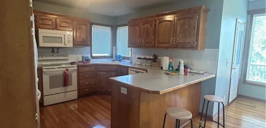 10023 N Willow Avenue, Kansas City, MO 64157