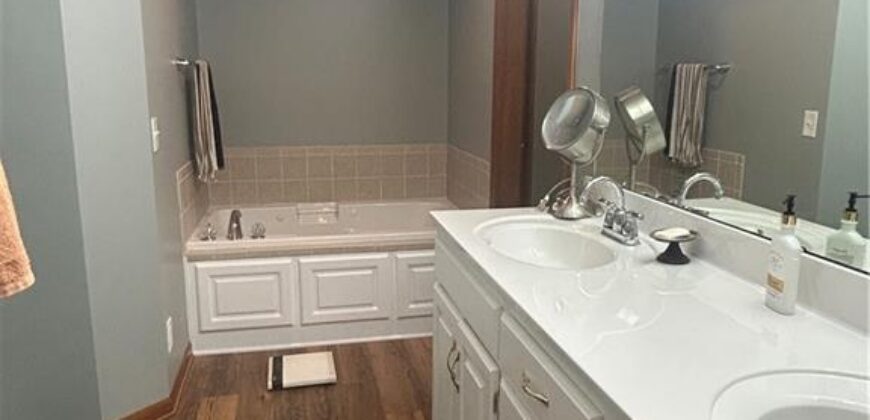 10023 N Willow Avenue, Kansas City, MO 64157