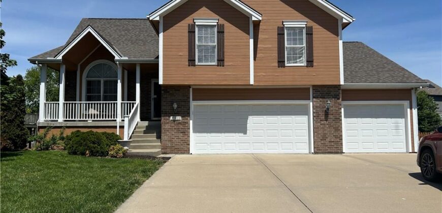 10023 N Willow Avenue, Kansas City, MO 64157