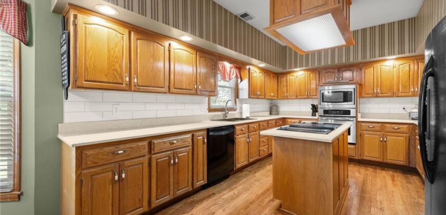 7648 N Lucerne Court, Kansas City, MO 64151