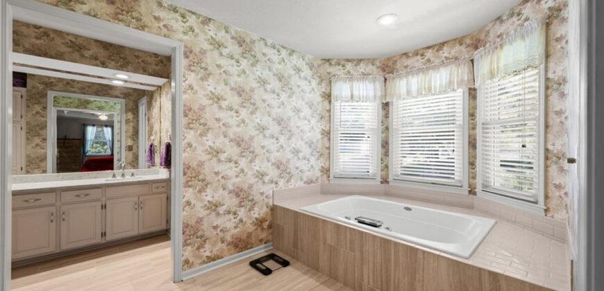 7648 N Lucerne Court, Kansas City, MO 64151
