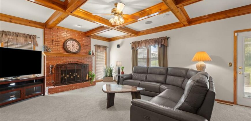 7648 N Lucerne Court, Kansas City, MO 64151
