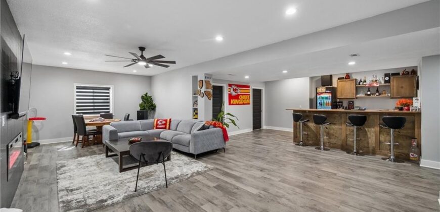 8112 NW 90th Street, Kansas City, MO 64153
