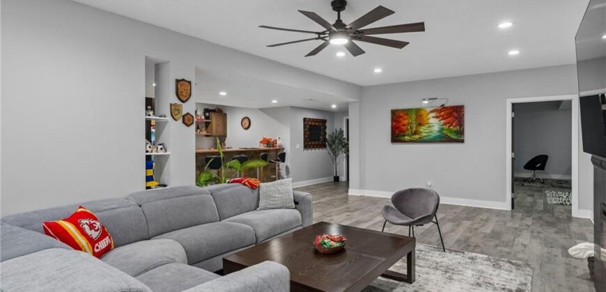 8112 NW 90th Street, Kansas City, MO 64153