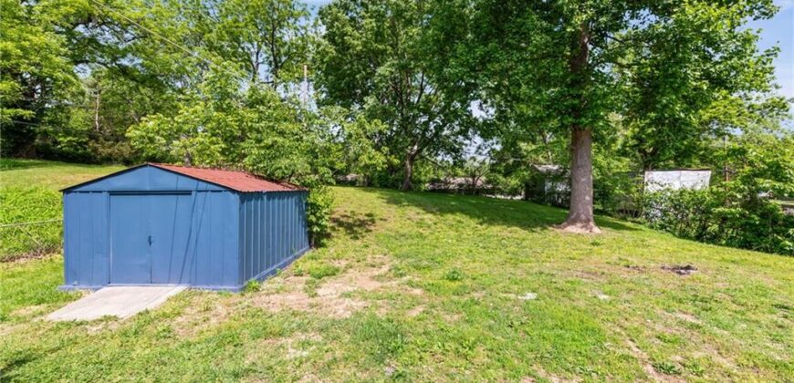 6004 N Tracy Avenue, Kansas City, MO 64118