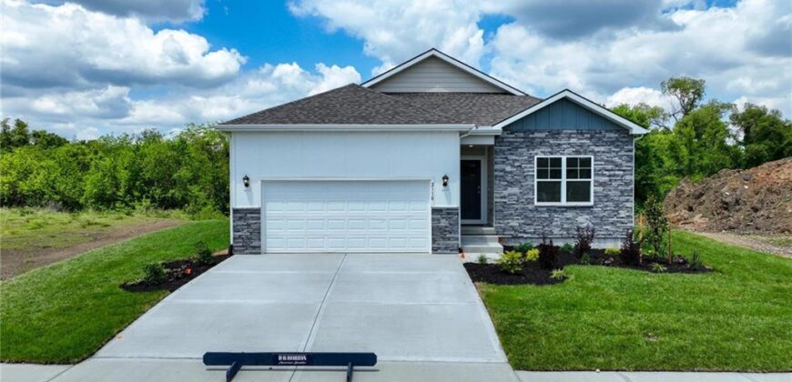 208 Lake Meadows Drive, Smithville, MO 64089