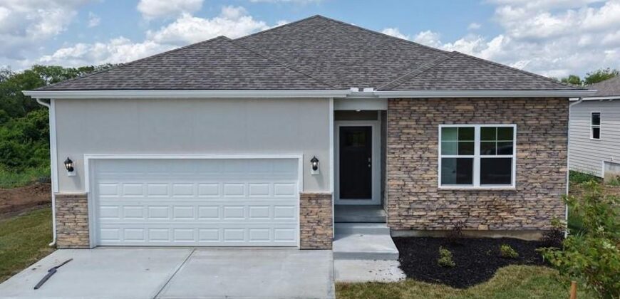 302 Lake Meadows Drive, Smithville, MO 64089