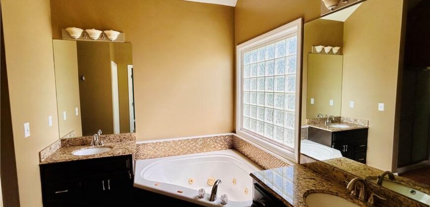 14503 Shamrock Way, Smithville, MO 64089