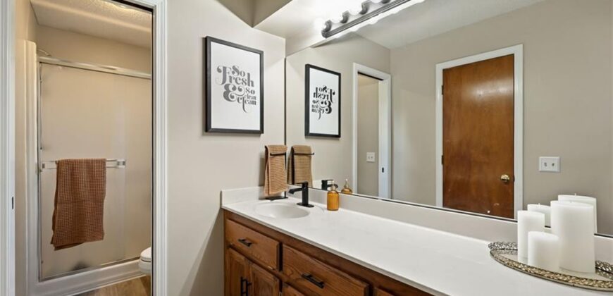 905 Oak Ridge, Kearney, MO 64060