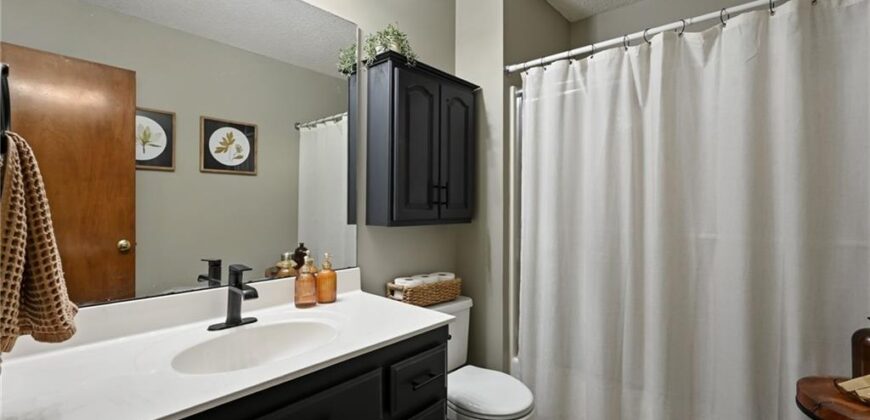 905 Oak Ridge, Kearney, MO 64060