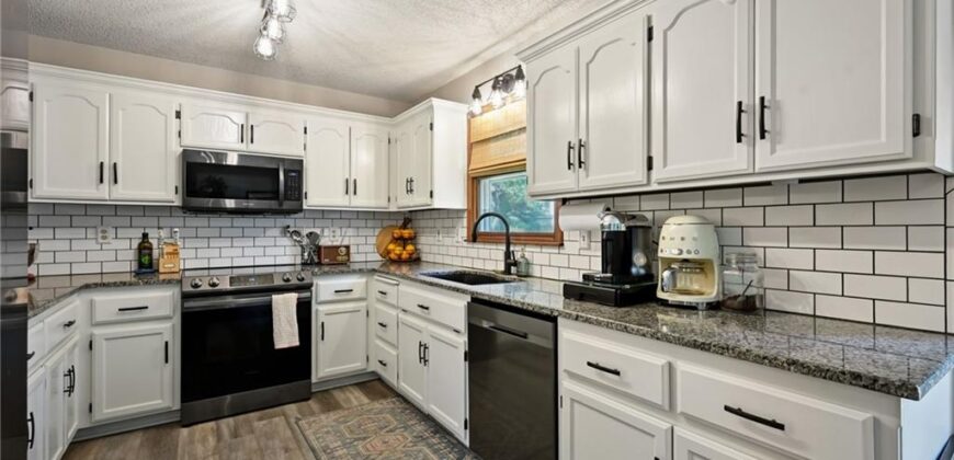905 Oak Ridge, Kearney, MO 64060