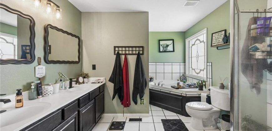 814 W 7th Avenue, Kearney, MO 64060