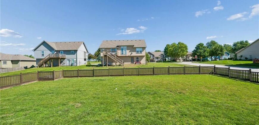 814 W 7th Avenue, Kearney, MO 64060