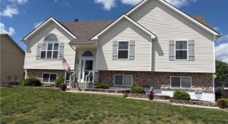 814 W 7th Avenue, Kearney, MO 64060
