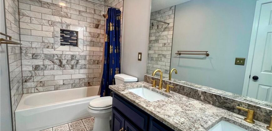 1702 NE 101st Court, Kansas City, MO 64155