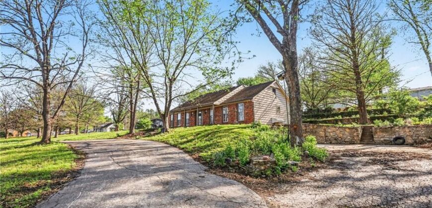 4811 Waukomis Drive, Kansas City, MO 64151