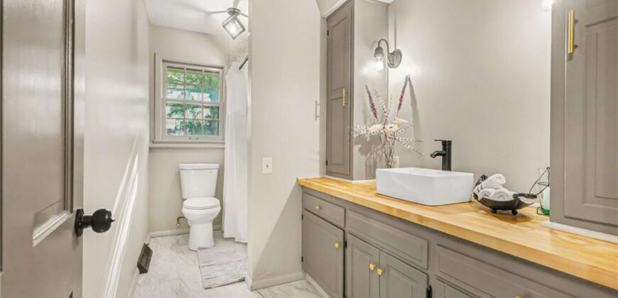 4811 Waukomis Drive, Kansas City, MO 64151