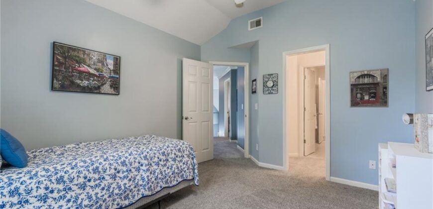 9623 N Crescent Court, Kansas City, MO 64157