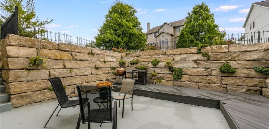 9623 N Crescent Court, Kansas City, MO 64157