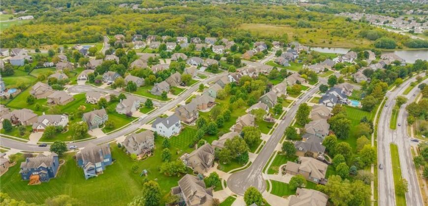 9623 N Crescent Court, Kansas City, MO 64157