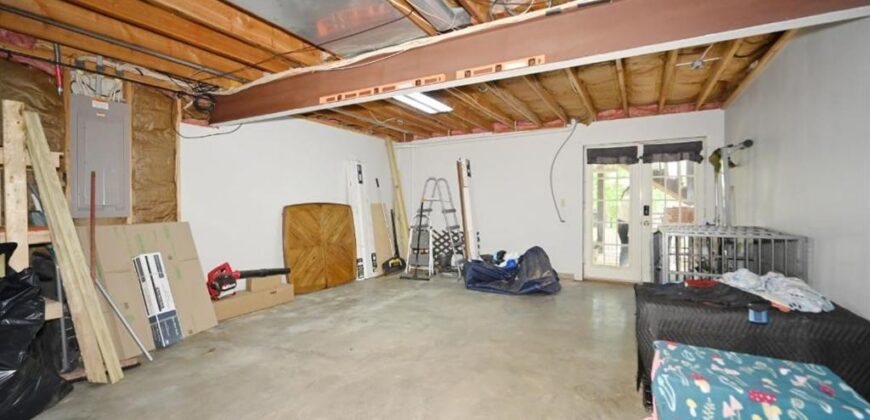 8505 N Mcdonald Avenue, Kansas City, MO 64153