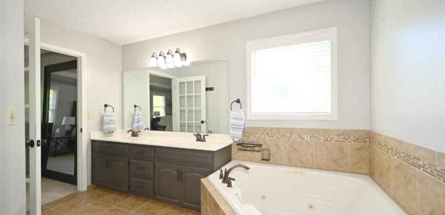 8505 N Mcdonald Avenue, Kansas City, MO 64153