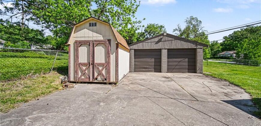 2206 NE 58th Terrace, Gladstone, MO 64118
