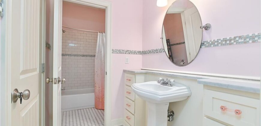 4140 N Redbud Lane, Riverside, MO 64150