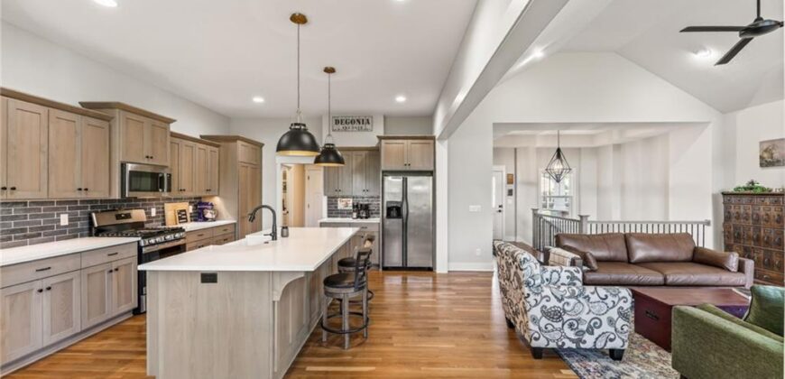 8695 NW 74th Street, Kansas City, MO 64152