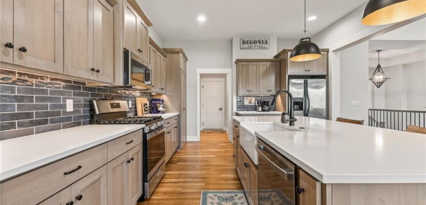 8695 NW 74th Street, Kansas City, MO 64152
