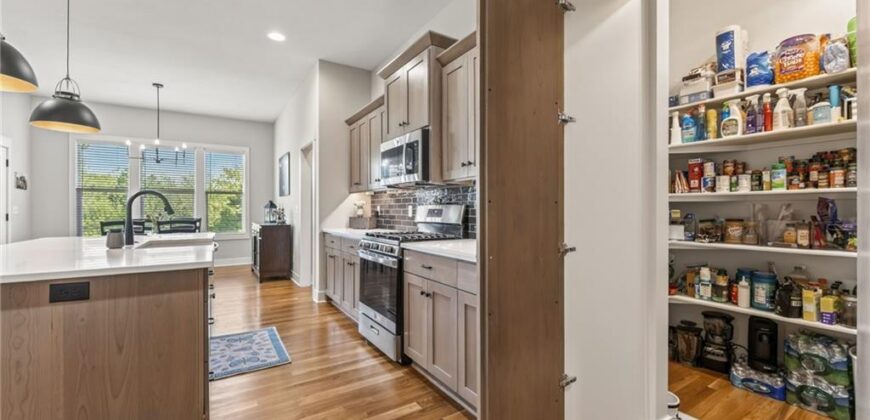 8695 NW 74th Street, Kansas City, MO 64152