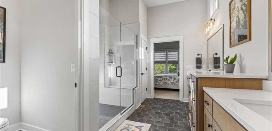 8695 NW 74th Street, Kansas City, MO 64152