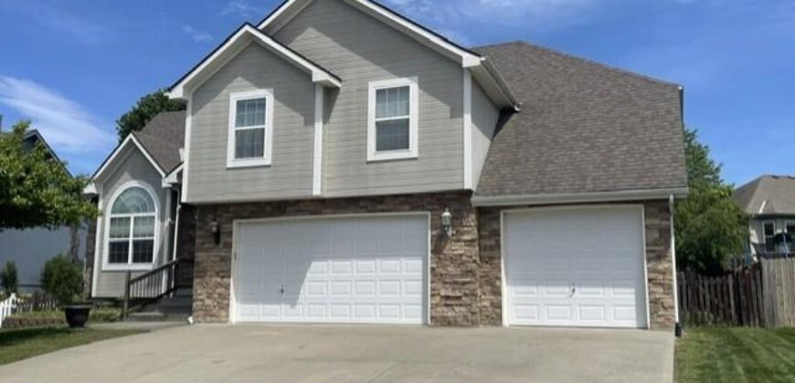 18109 Guinevere Court, Smithville, MO 64089