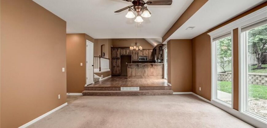 18109 Guinevere Court, Smithville, MO 64089