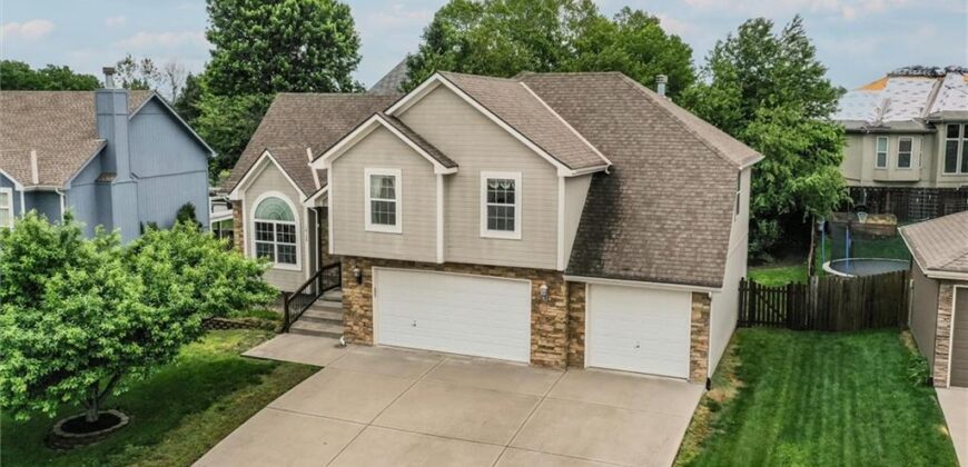 18109 Guinevere Court, Smithville, MO 64089