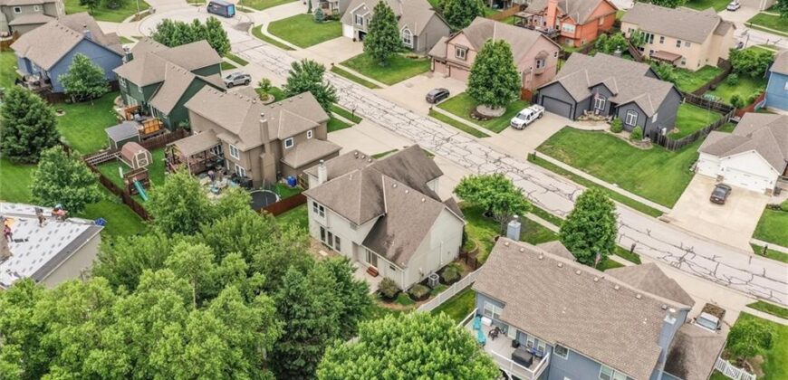 18109 Guinevere Court, Smithville, MO 64089