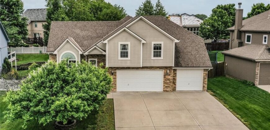 18109 Guinevere Court, Smithville, MO 64089
