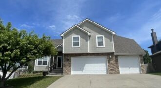 18109 Guinevere Court, Smithville, MO 64089