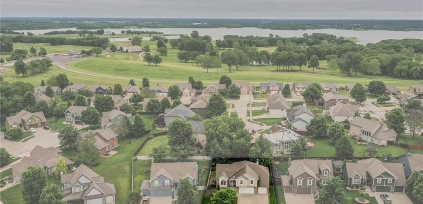 18109 Guinevere Court, Smithville, MO 64089