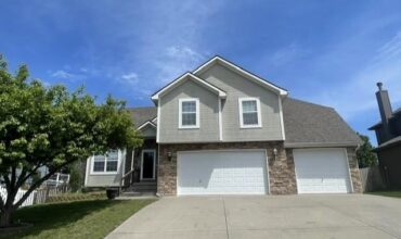 18109 Guinevere Court, Smithville, MO 64089