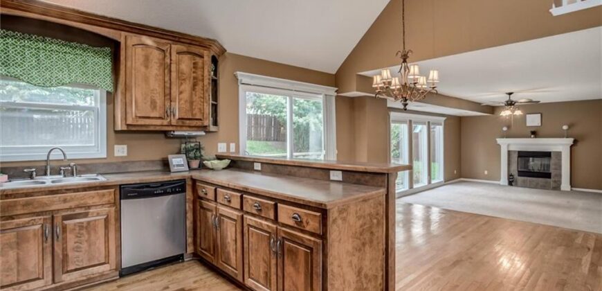 18109 Guinevere Court, Smithville, MO 64089