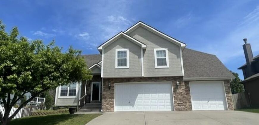 18109 Guinevere Court, Smithville, MO 64089