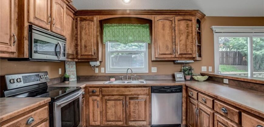 18109 Guinevere Court, Smithville, MO 64089